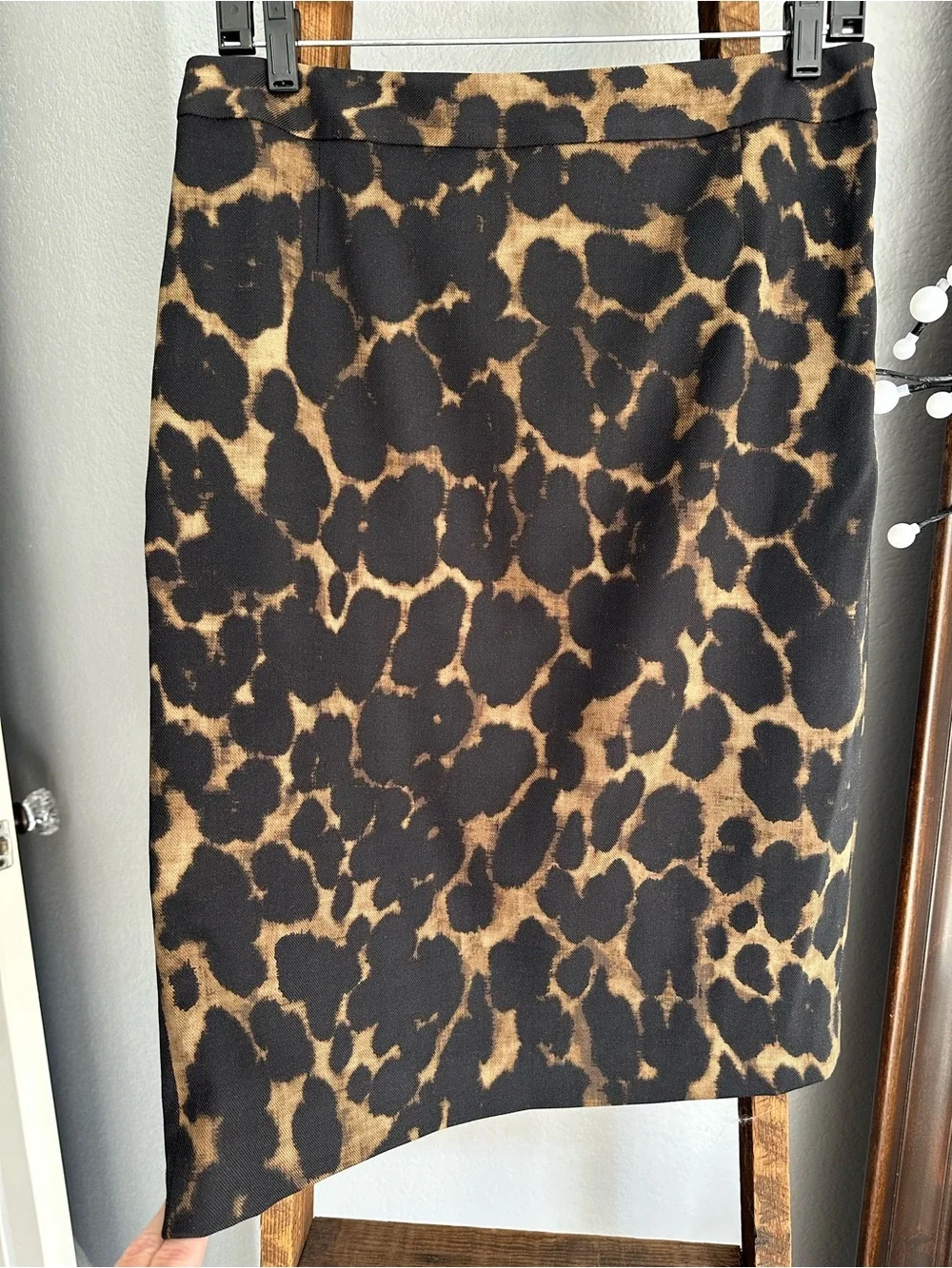 Elie Tahari Leopard-Print Pencil Skirt in Black and Brown, size 8 - Picture 1 of 15